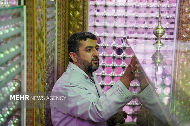 آئین غبارروبی حرم شاهچراغ(ع) به مناسبت هفته وحدت