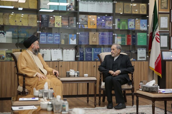 Velayati, Ammar Hakim stress deepening Tehran, Baghdad ties