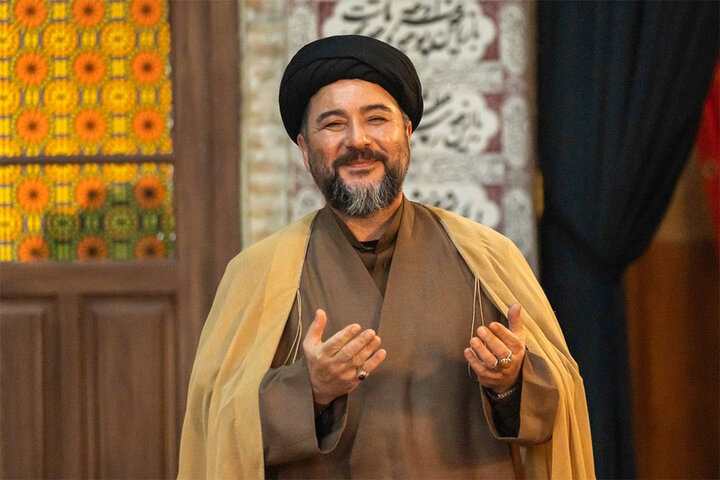 نگاه «مشاور» به بلایند دیت و دعانویسی؛ روحانی سریالمان مردمی است