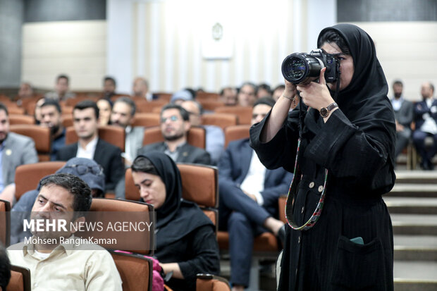 مراسم رونمایی از 63 سکه تاریخی منقوش به نام پیامبر (ص) 7