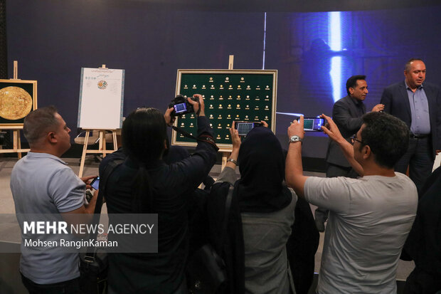 مراسم رونمایی از 63 سکه تاریخی منقوش به نام پیامبر (ص) 19