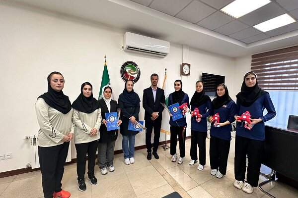 تجلیل ساعی از سه بانوی قهرمان اهلسنت تکواندو در هفته وحدت