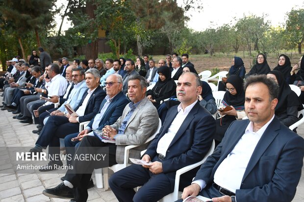 مراسم رونمایی از بزرگترین فرش تاریخی ، تصویری ایران و جهان در بیرجند