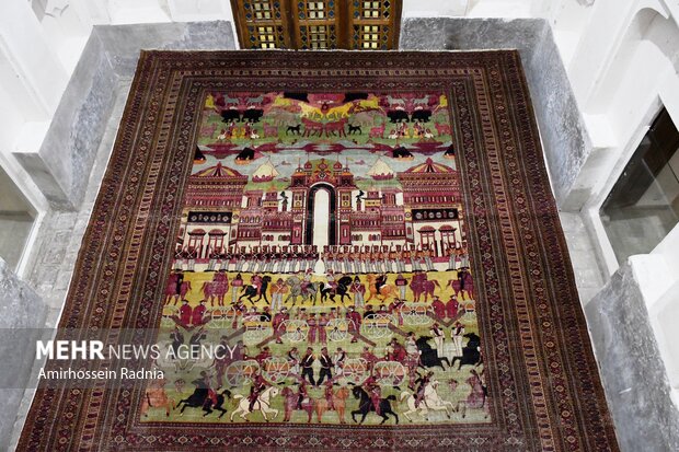 مراسم رونمایی از بزرگترین فرش تاریخی ، تصویری ایران و جهان در بیرجند