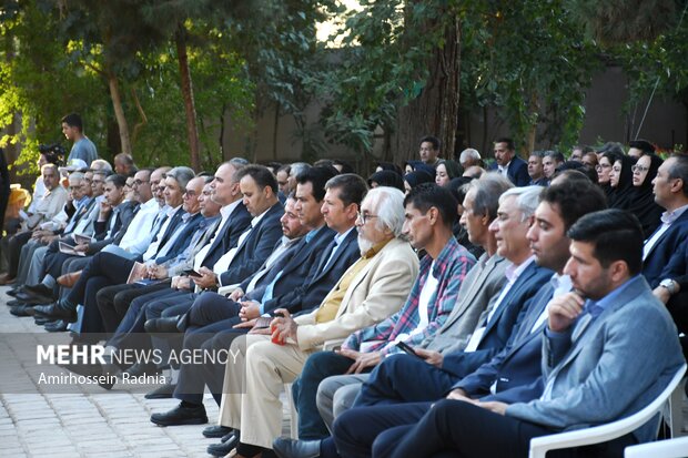 مراسم رونمایی از بزرگترین فرش تاریخی ، تصویری ایران و جهان در بیرجند