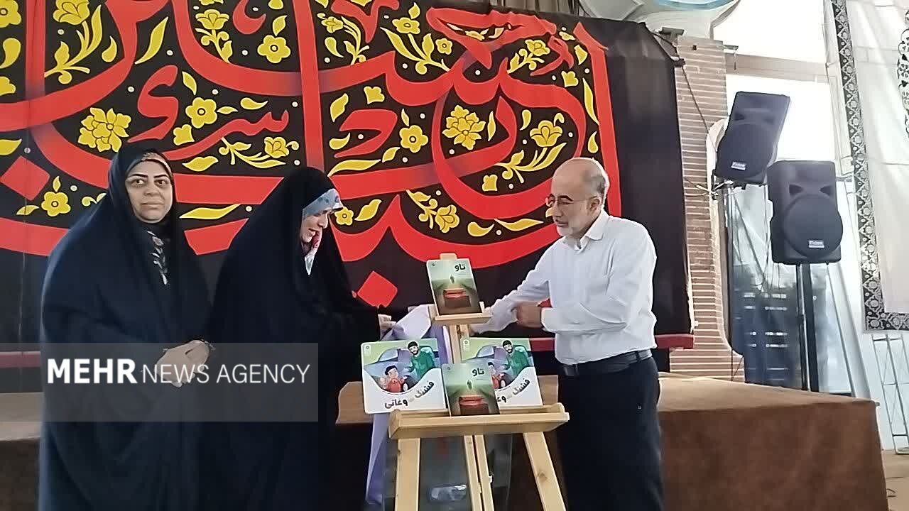 رونمایی از سه اثر فاخر در دومین کنگره ۸۰۰۰ شهید گیلان رونمایی از سه اثر فاخر در دومین کنگره ۸۰۰۰ شهید گیلان