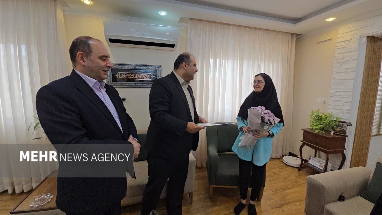 تجلیل فرماندار لنگرود از دانش‌آموز رتبه ۱۲ کنکور سراسری رشته ریاضی