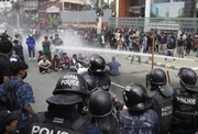 Nepal'de polis göstericilere ateş açtı: 14 ölü