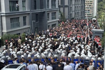 CHP İstanbul İl Başkanlığı binası savaş alanına döndü