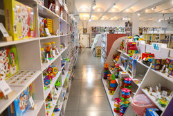 دولت سکوت می‌کند؛ اسباب‌بازی قاچاق کودکان را محاصره کرد