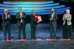 همکاری‌های علمی فرامرزی راه‌حل مقابله با چالش‌های جهانی است