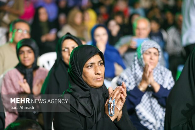 رصد ماه‌گرفتگی در بوستان کوهسنگی مشهد