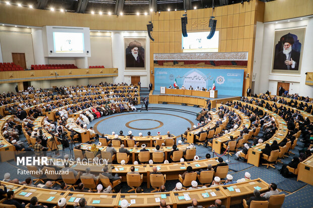 الرئيس الايراني: المسلمون مسؤولون عن بيع أمريكا أسلحتها للدول الإسلامية