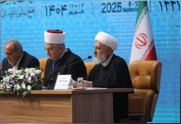 الخطیب: امت اسلامی از درگیری آشکار غرب و شکستهای خود درس بگیرد