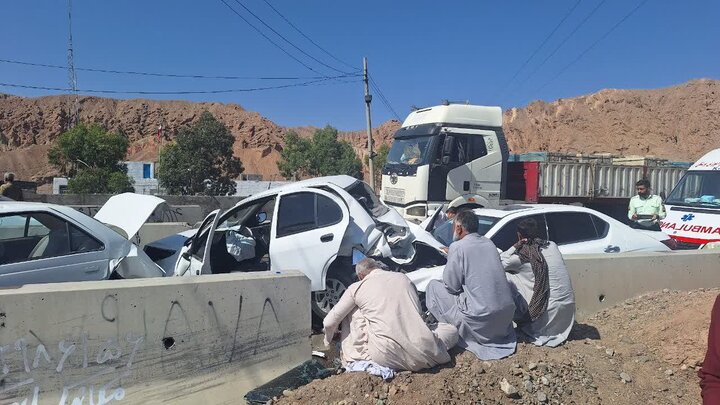 مصدوم شدن ۵ نفر بر اثر تصادف دو خودرو در محور نرماشیر- کامرانیه