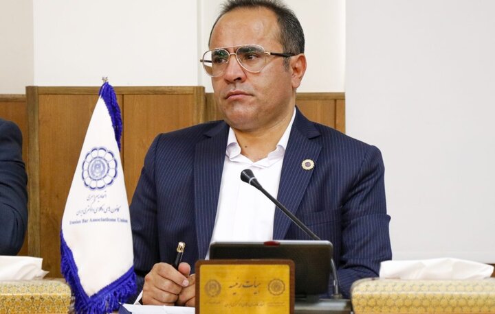 کیانی: موافقان قانون تسهیل «امضاهای طلایی» را حذف کنند