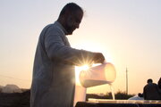 نان گرم، نذر آب و مرهم راه؛ خدمت بی‌وقفه به زائران پیاده امام رضا(ع)