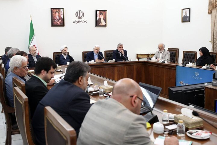 عارف: باید به دنبال ریشهکن کردن فساد اقتصادی باشیم