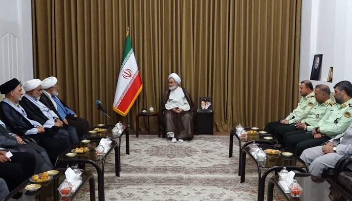 وظیفه اصلی نیروی انتظامی پاسداری از حقوق مردم است وظیفه اصلی نیروی انتظامی پاسداری از حقوق مردم است