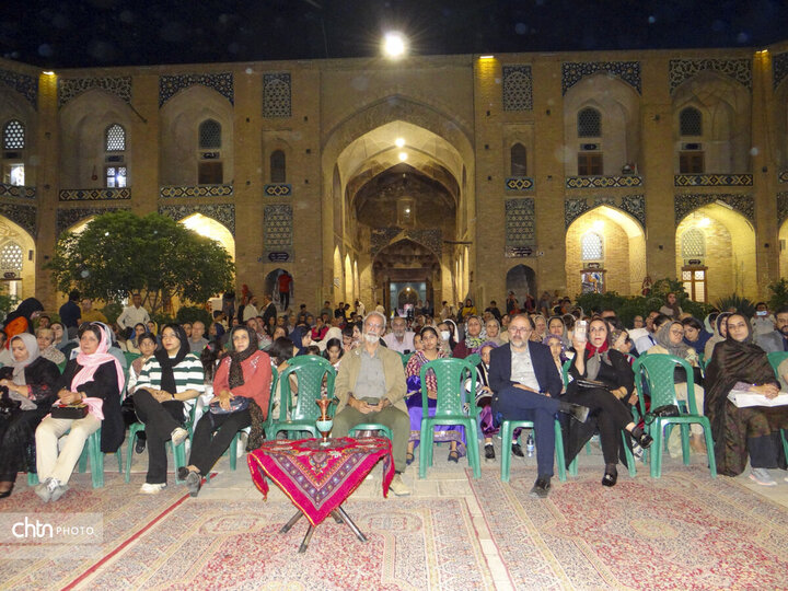 طنین شاهنامهخوانی در کاروانسرای جهانی گنجعلیخان کرمان می پیچد طنین شاهنامهخوانی در کاروانسرای جهانی گنجعلیخان کرمان می پیچد