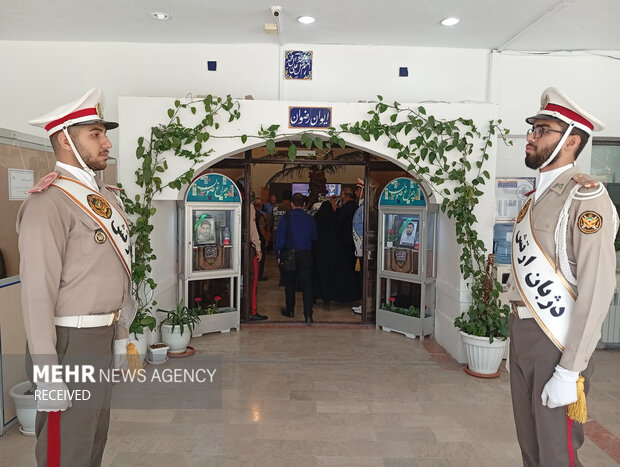مراسم عطر وگل افشانی شهدای ۱۷ شهریور