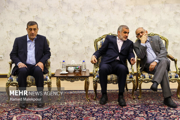 جلسه غیر علنی مجلس با حضور رئیسجمهور و اعضای هیئت دولت 9