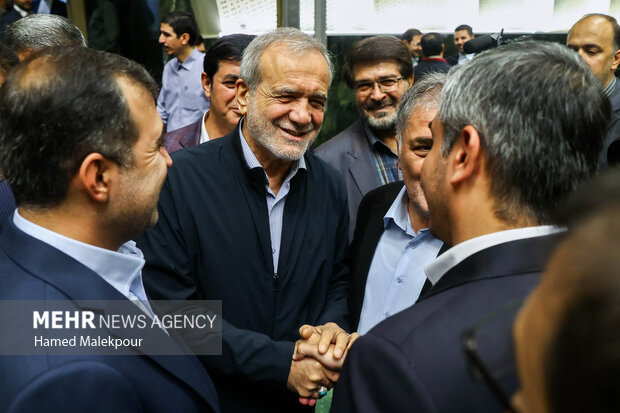 جلسه غیر علنی مجلس با حضور رئیسجمهور و اعضای هیئت دولت 12