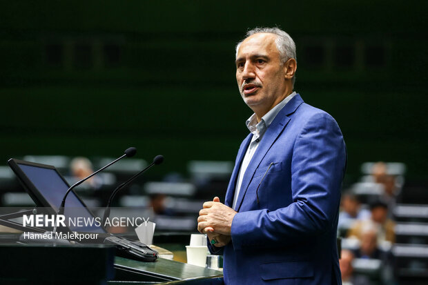 جلسه غیر علنی مجلس با حضور رئیسجمهور و اعضای هیئت دولت 35