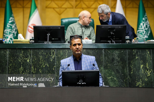 جلسه غیر علنی مجلس با حضور رئیسجمهور و اعضای هیئت دولت 36