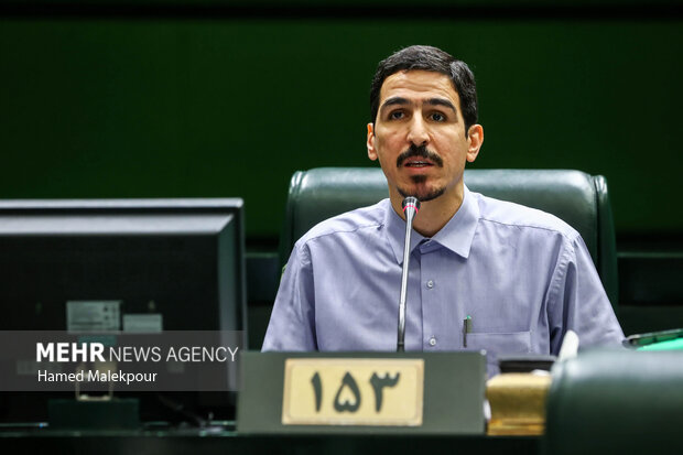 جلسه غیر علنی مجلس با حضور رئیسجمهور و اعضای هیئت دولت 44