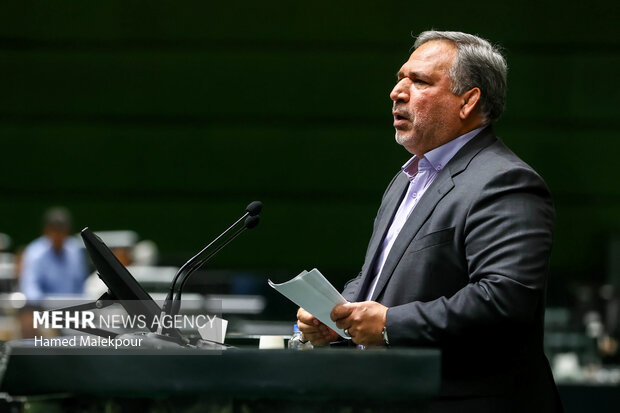 جلسه غیر علنی مجلس با حضور رئیسجمهور و اعضای هیئت دولت 53