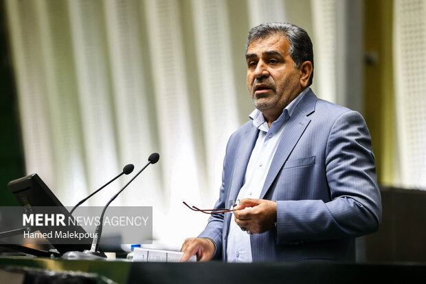 جلسه غیر علنی مجلس با حضور رئیسجمهور و اعضای هیئت دولت 54