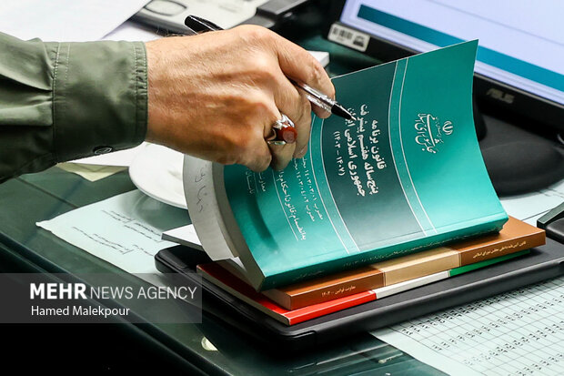 جلسه غیر علنی مجلس با حضور رئیسجمهور و اعضای هیئت دولت 69