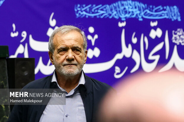 جلسه غیر علنی مجلس با حضور رئیسجمهور و اعضای هیئت دولت 77