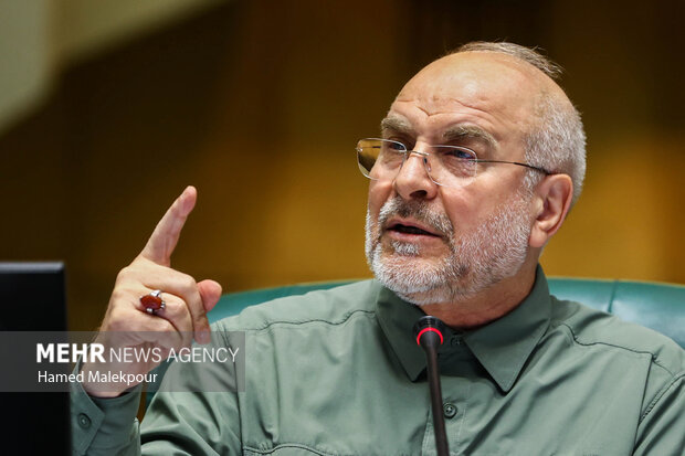 جلسه غیر علنی مجلس با حضور رئیسجمهور و اعضای هیئت دولت 85