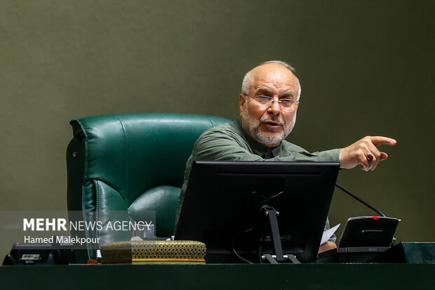 جلسه غیر علنی مجلس با حضور رئیسجمهور و اعضای هیئت دولت 91