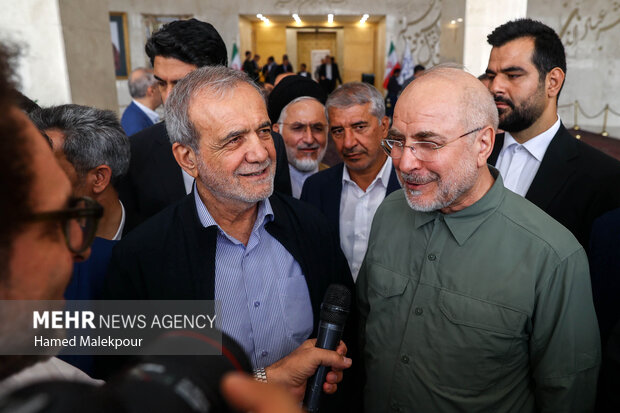 جلسه غیر علنی مجلس با حضور رئیسجمهور و اعضای هیئت دولت 94