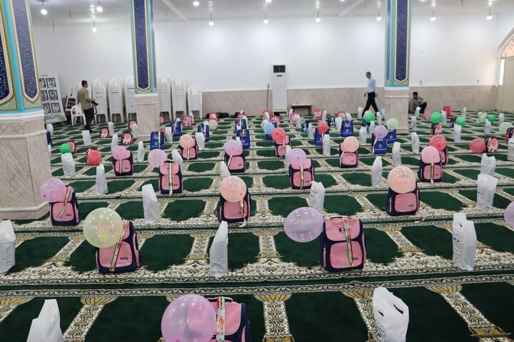 ۲۰۰۰ بسته نوشت‌افزار بین دانش‌آموزان نیازمند استان بوشهر توزیع شد