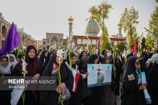 تشرف کاروان پیاده زائران فیروزآباد فارس به حرم شاهچراغ(ع)