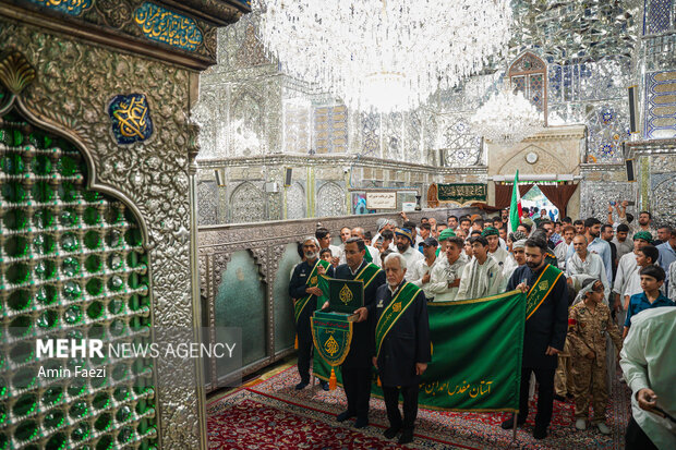 تشرف کاروان پیاده زائران فیروزآباد فارس به حرم شاهچراغ(ع)