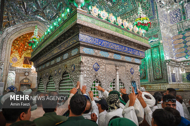 تشرف کاروان پیاده زائران فیروزآباد فارس به حرم شاهچراغ(ع)