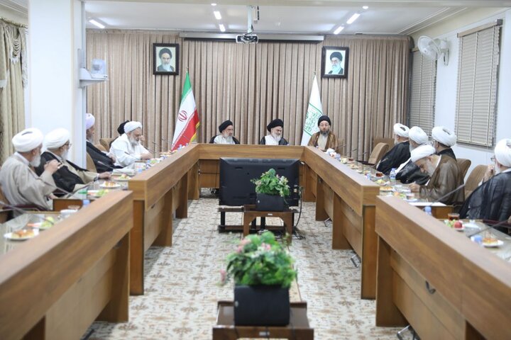 سید عمار حکیم در جمع اعضای جامعه مدرسین حاضر شد سید عمار حکیم در جمع اعضای جامعه مدرسین حاضر شد