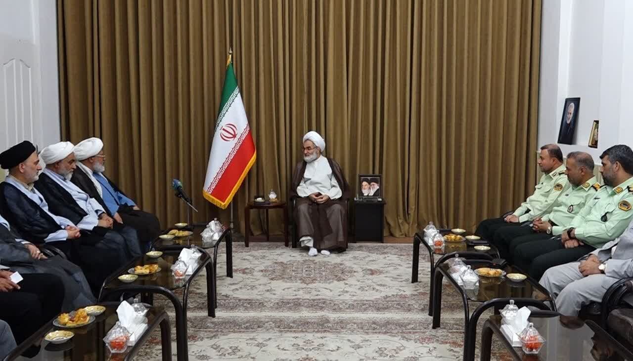 وظیفه اصلی نیروی انتظامی پاسداری از حقوق مردم است وظیفه اصلی نیروی انتظامی پاسداری از حقوق مردم است