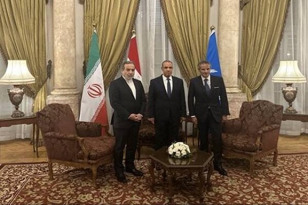 Iran, Egypt FMs, Grossi hold trilateral meeting in Cairo