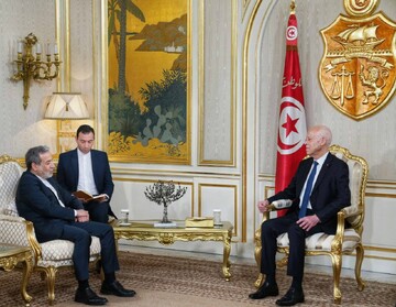 وزير الخارجية الإيراني يلتقي الرئيس التونسي