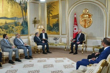 Iranian FM meets with Tunisian president in Tunis