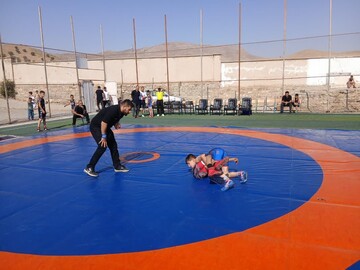 مسابقات کشتی فضای باز به میزبانی زاغه برگزار شد