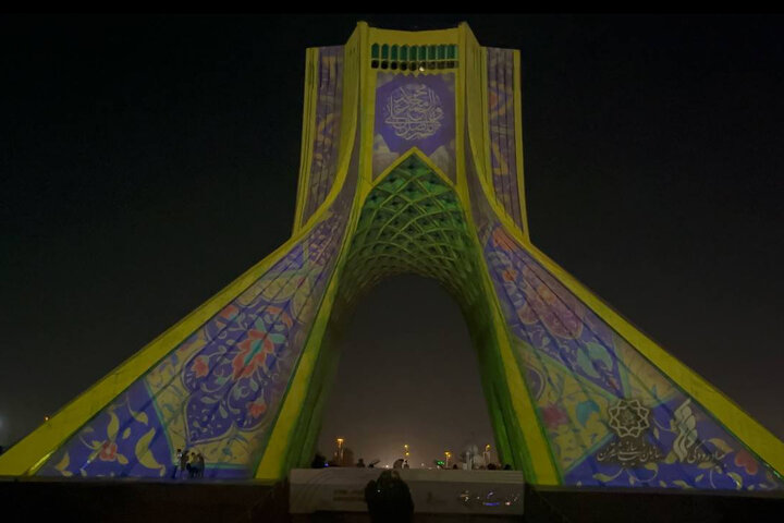 اجرای برجنگاره جدید در برج آزادی به مناسبت میلاد پیامبر (ص)