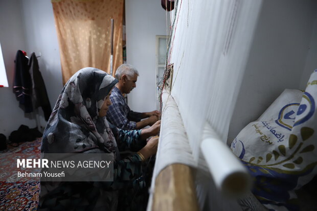 فرش دستباف زنجان در آستانه فراموشی؛ هنری که نیازمند حمایت جدی است فرش دستباف زنجان در آستانه فراموشی؛ هنری که نیازمند حمایت جدی است
