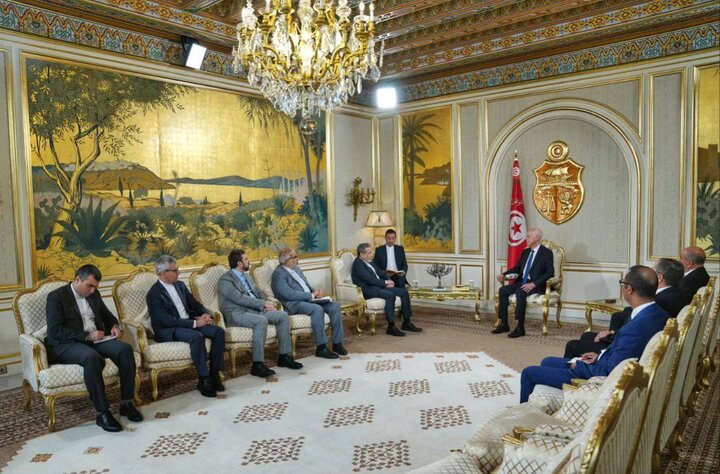 وزير الخارجية الإيراني يلتقي الرئيس التونسي